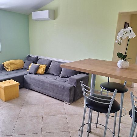 Apartments Vesna Затон Екстериор снимка